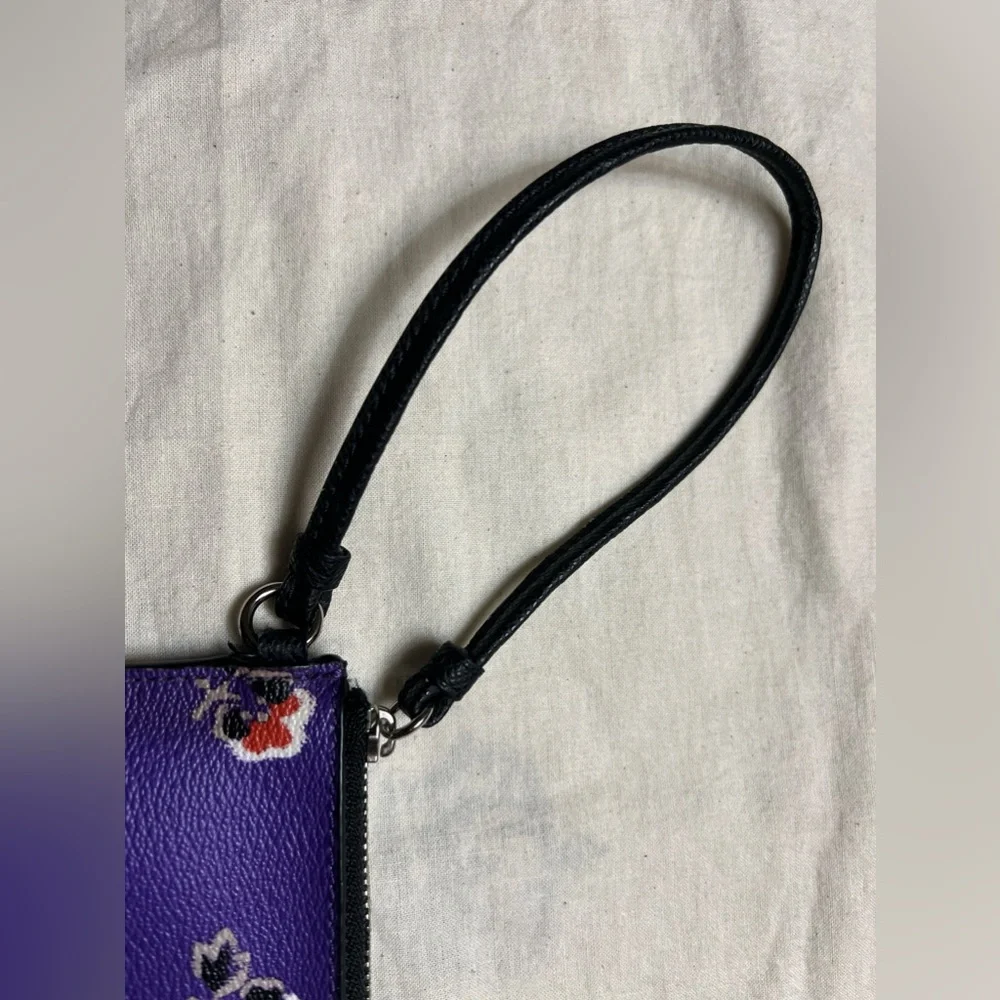 Coach Bramble Rose leather top Zip wristlet 💖 - Picture 4 of 6